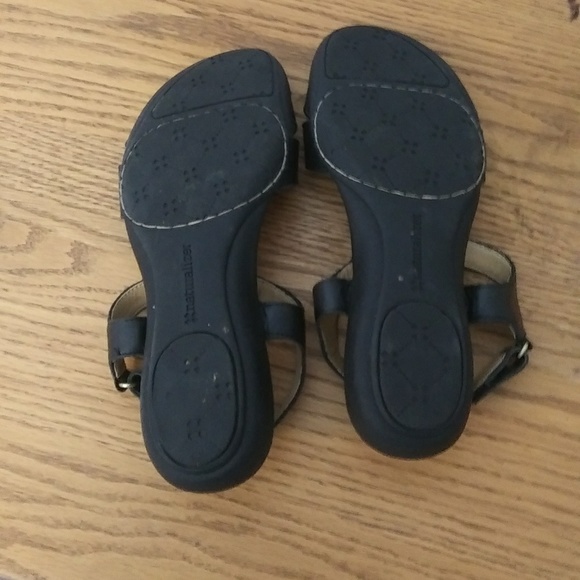 Naturalizers Sandals - Picture 5 of 7